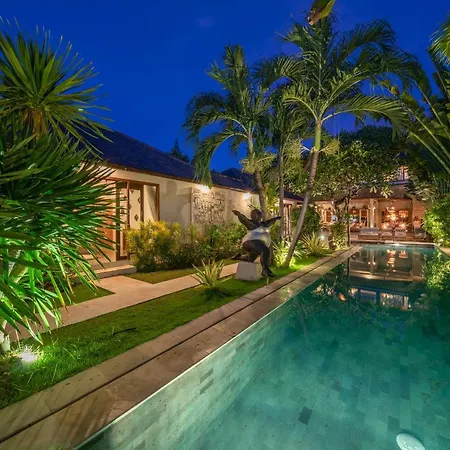 Villa Teman - Luxury 4Br Villa In Central Seminyak - Huge Pool