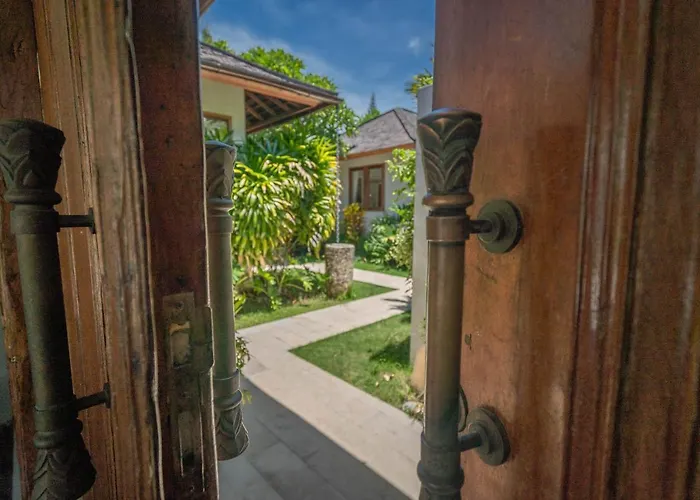 Villa Teman - Luxury 4br In - Huge Pool Seminyak