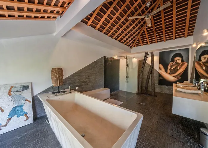 Villa Teman - Luxury 4br In - Huge Pool Seminyak