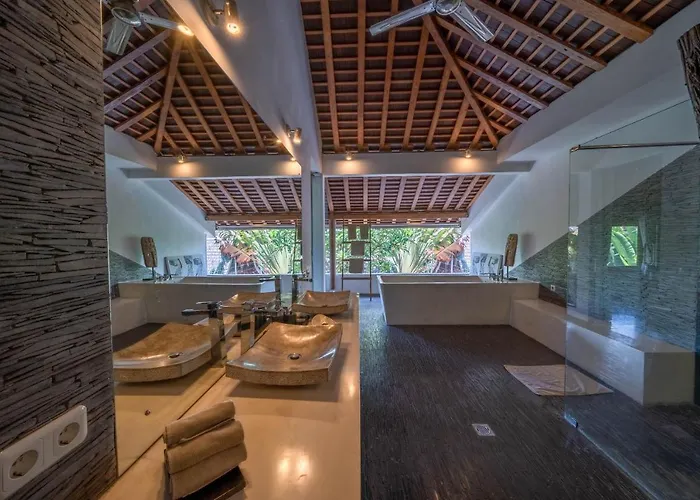 Villa Teman - Luxury 4br In - Huge Pool Seminyak