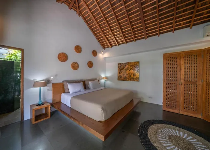 Teman - Luxury 4br In - Huge Pool Villa Seminyak